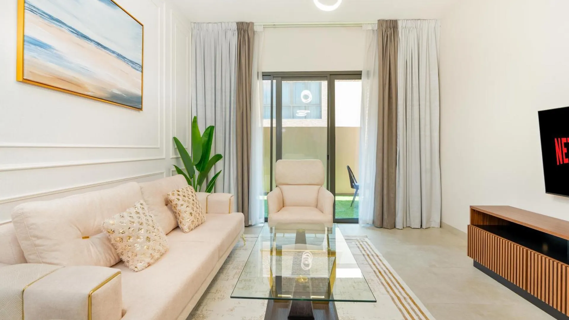 Chic 1Br Retreat - Eleganz 2 By Danube With Study Room Dubai Apartment