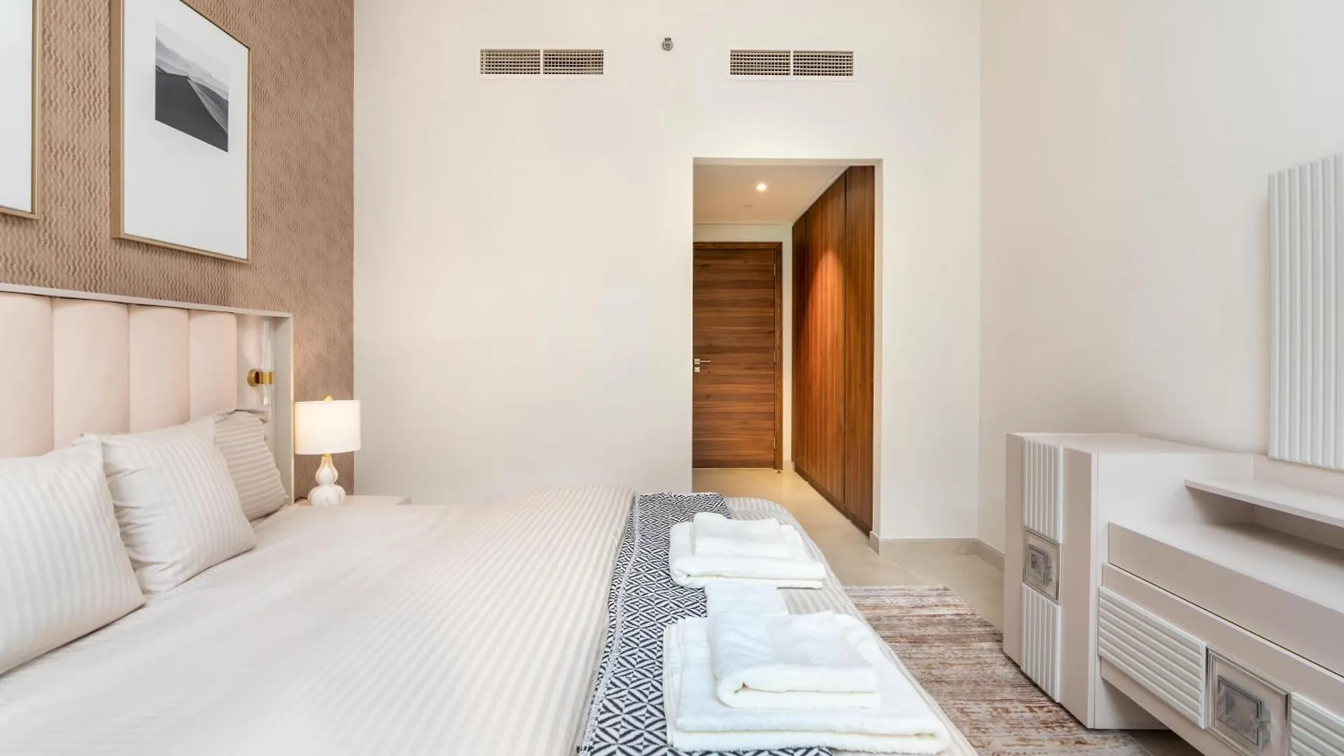 Apartment Chic 1Br Retreat - Eleganz 2 By Danube With Study Room Dubai