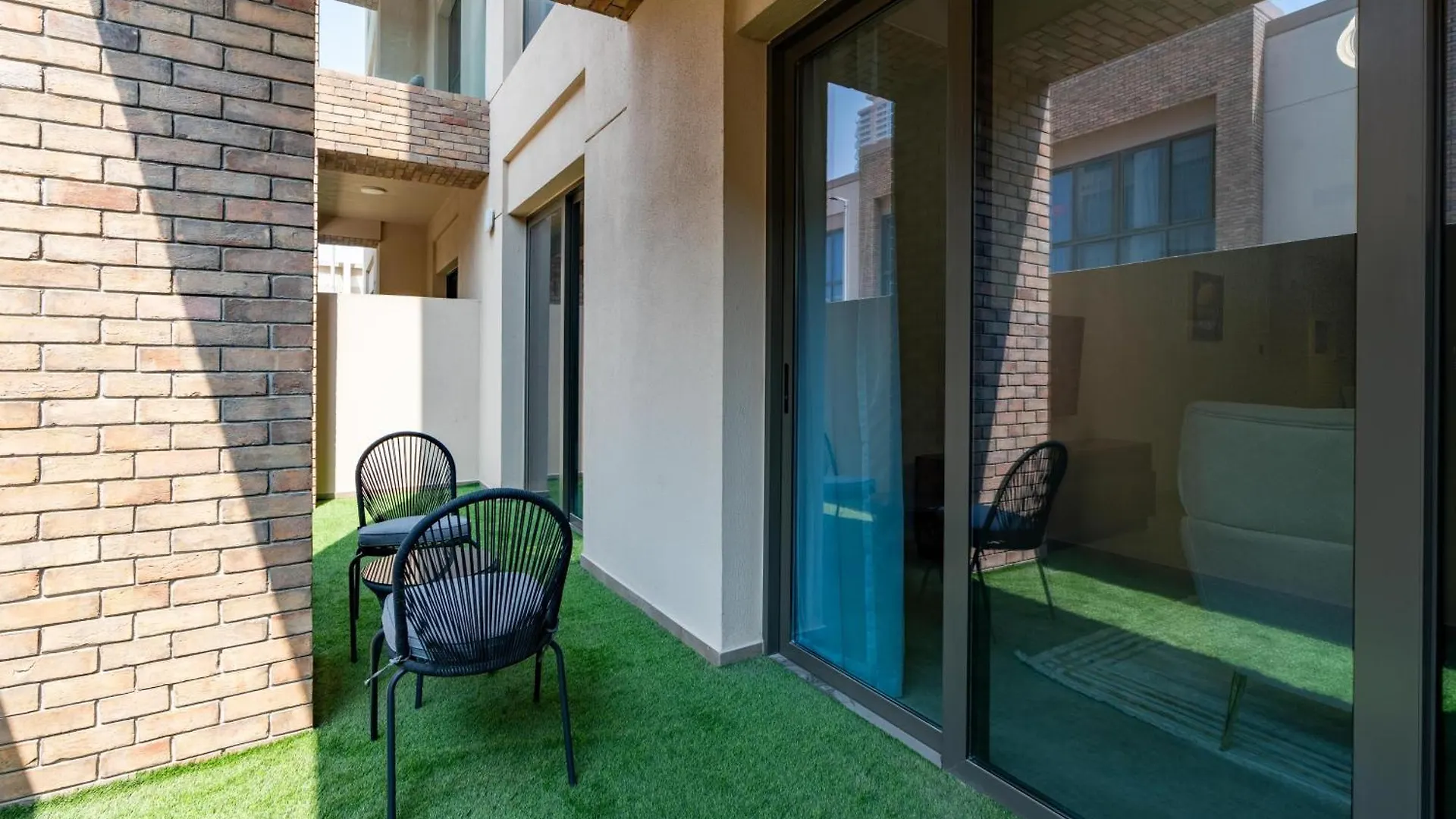 Chic 1Br Retreat - Eleganz 2 By Danube With Study Room Dubai Apartment