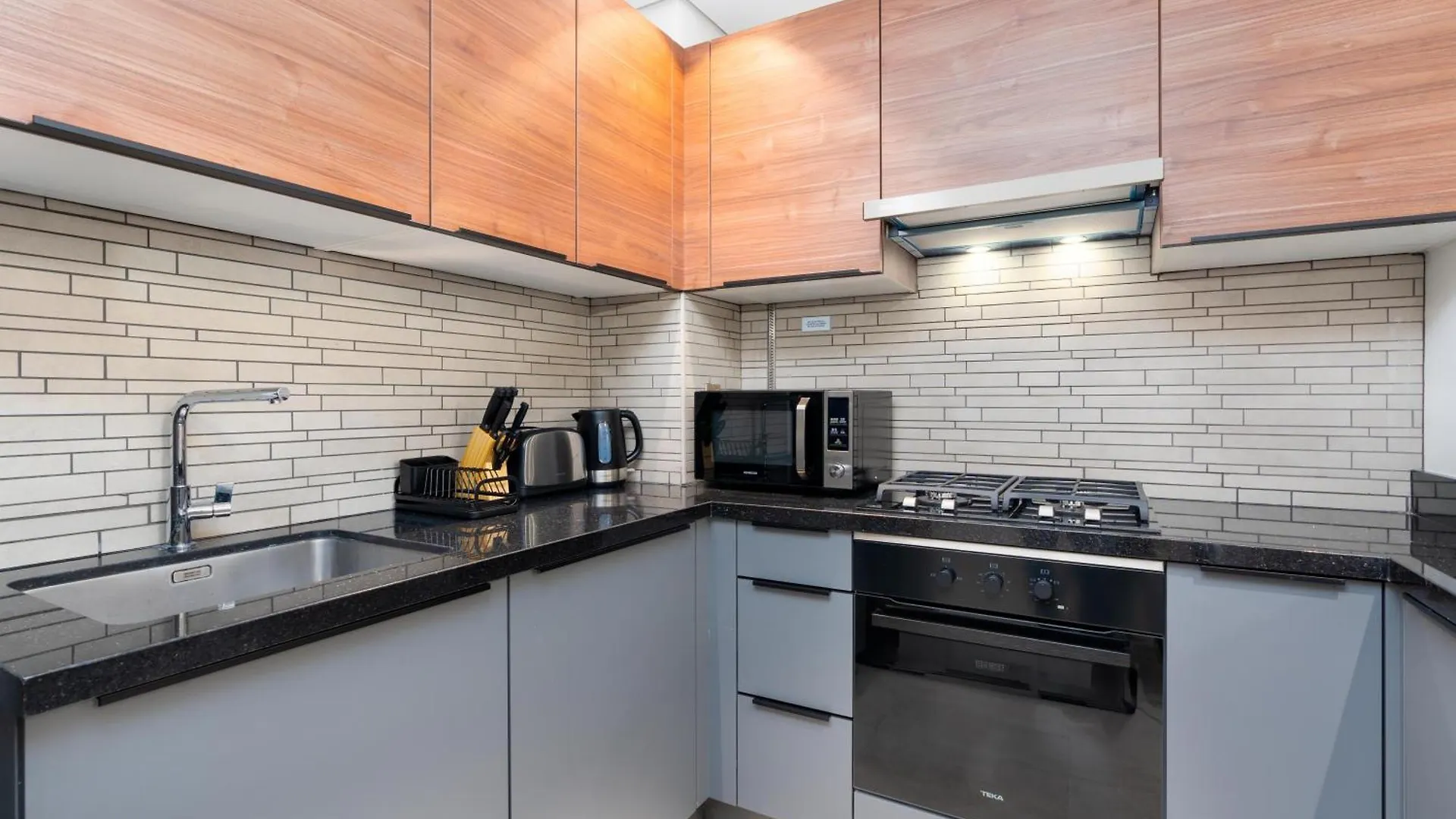Apartment Chic 1Br Retreat - Eleganz 2 By Danube With Study Room Dubai