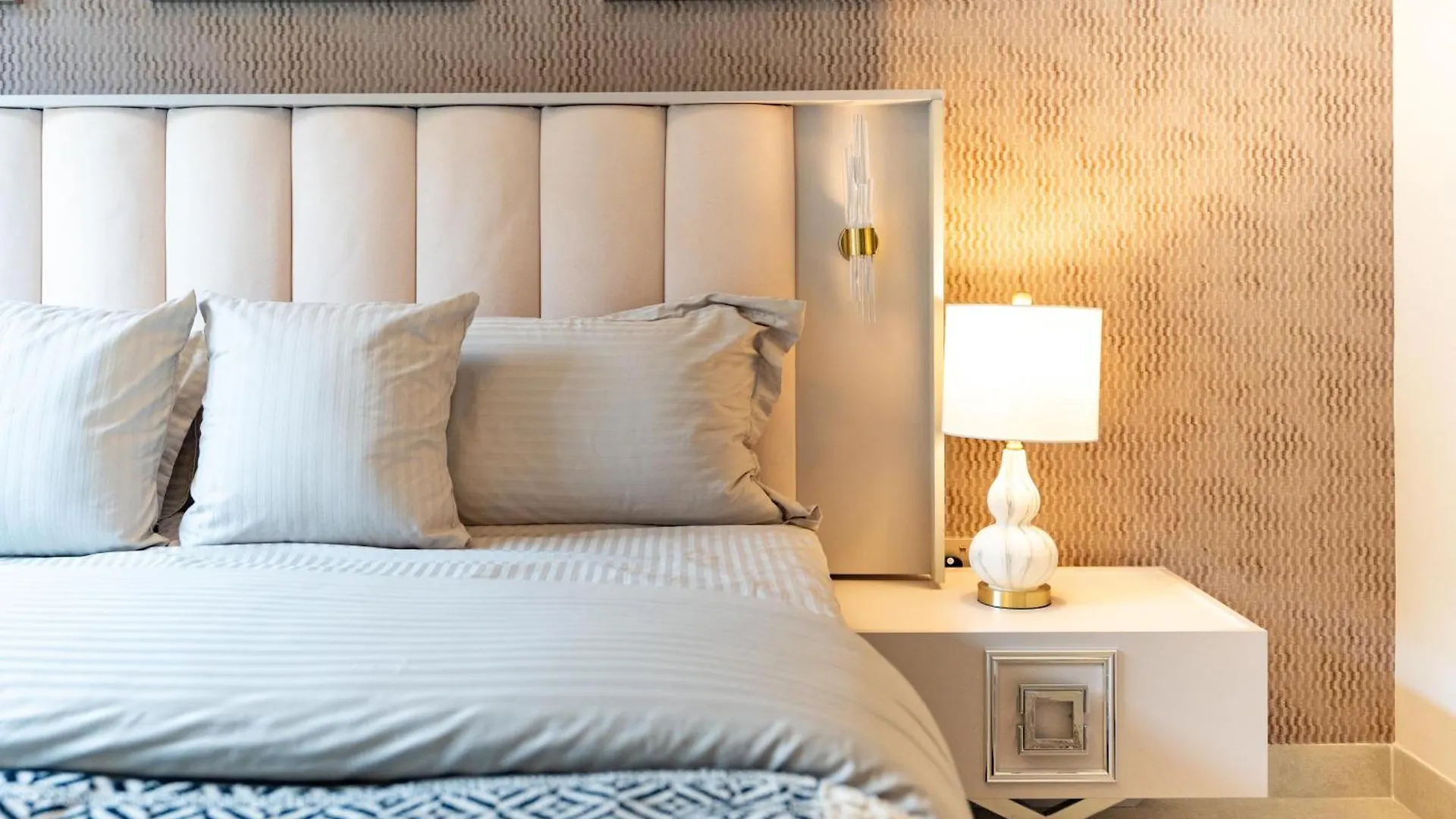 Chic 1Br Retreat - Eleganz 2 By Danube With Study Room Dubai Apartment