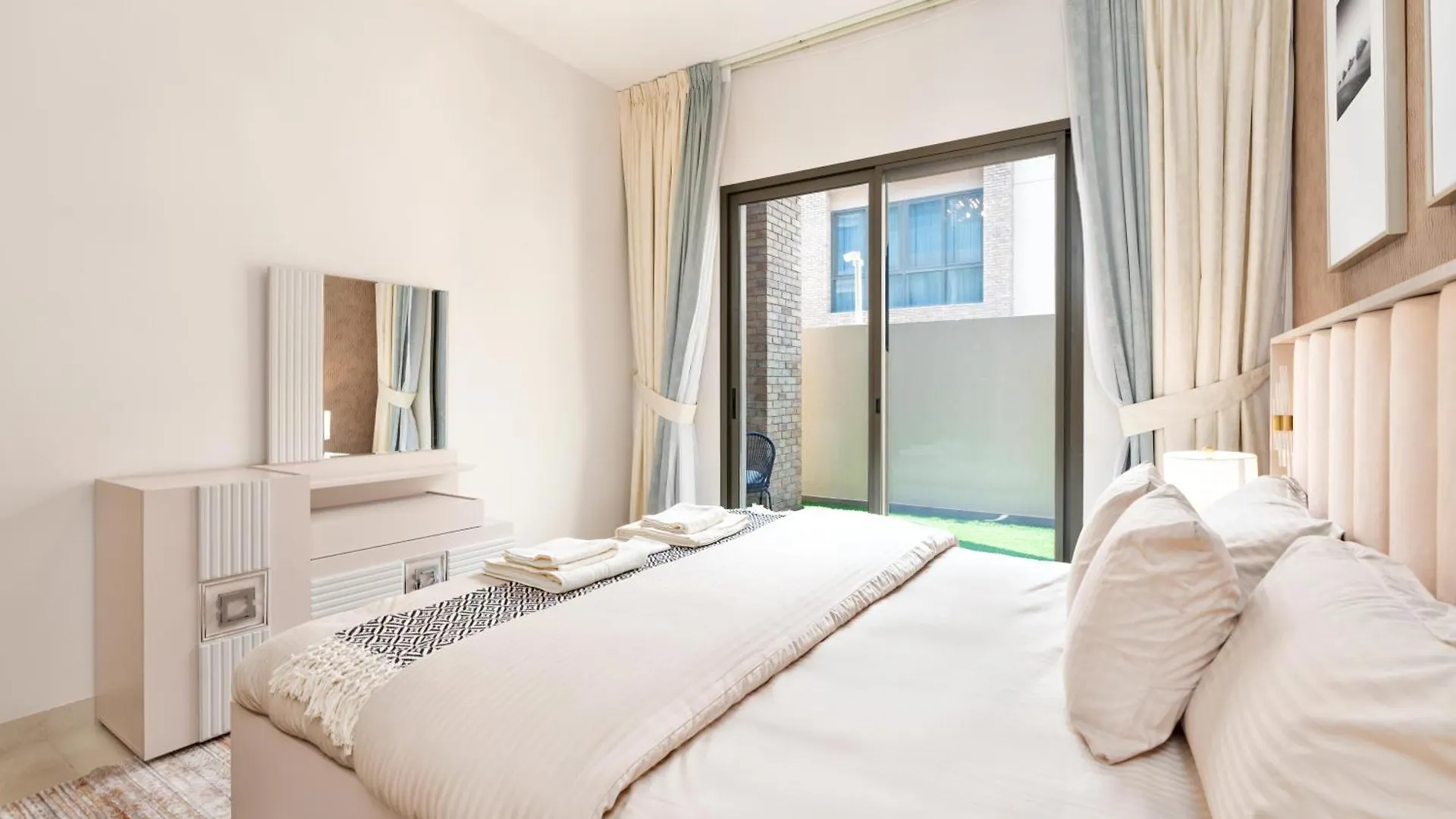 Chic 1Br Retreat - Eleganz 2 By Danube With Study Room Dubaï Appartement